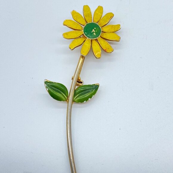 Vintage Set of 3 Daisy Brooch Floral Enamel Gold Tone Green Plastic Pin Trio - Picture 5 of 14